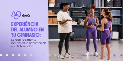 Tres mujeres conversan en un gimnasio, en una imagen sobre la experiencia del alumno y la relación con otros miembros.